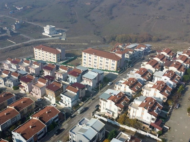 KUVAYİ MİLLİYE’DE SİTE İÇİNDE 255 M² 4+1 SATILIK TRİPLEKS VİLLA