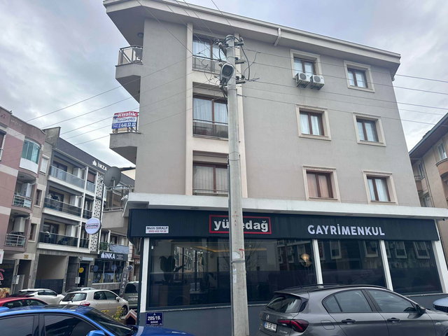 REMAX ARMA'DAN BUCA KURUÇEŞME MH' DE BALKONLU EŞYALI 1+1