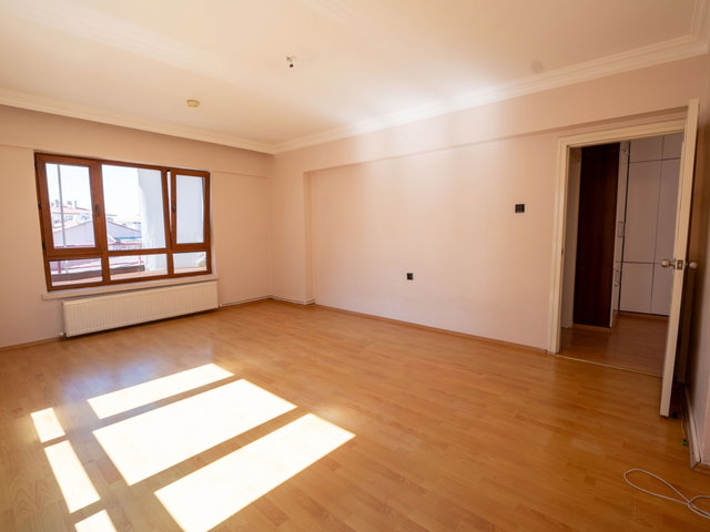 AŞIK VEYSEL MAH.’DE GÜNEY-BATI CEPHELİ SATILIK 3+1  135 M² BALKONLU KREDİYE UYGUN