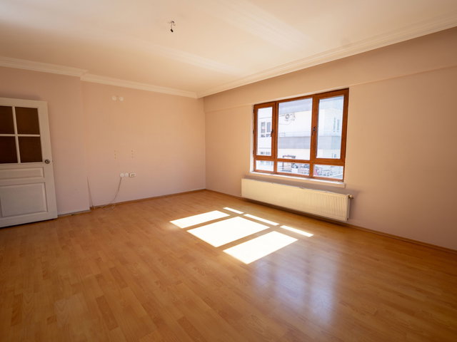 AŞIK VEYSEL MAH.’DE GÜNEY-BATI CEPHELİ SATILIK 3+1  135 M² BALKONLU KREDİYE UYGUN