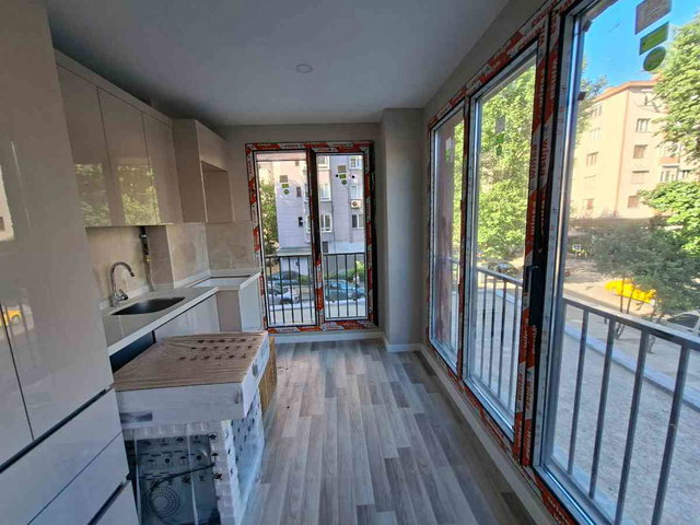 KADIKÖY MERDİVENKÖY DE CADDE ÜZERİNDE 2+1 SIFIR SATILIK DAİRE