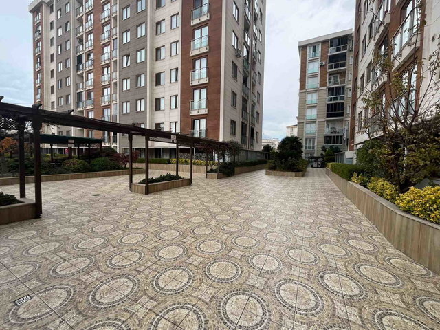 PENDIK ESSEN PARK SITESINDE BAHÇE KULLANIMLI SATILIK 2+1 DAIRE
