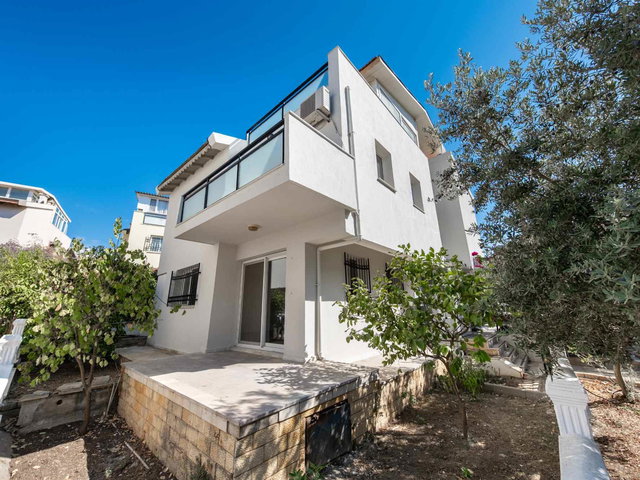 GÜZELBAHÇE ÇELEBI'DE TAM MÜSTAKIL KÖŞE KONUMLU 4+1 VILLA