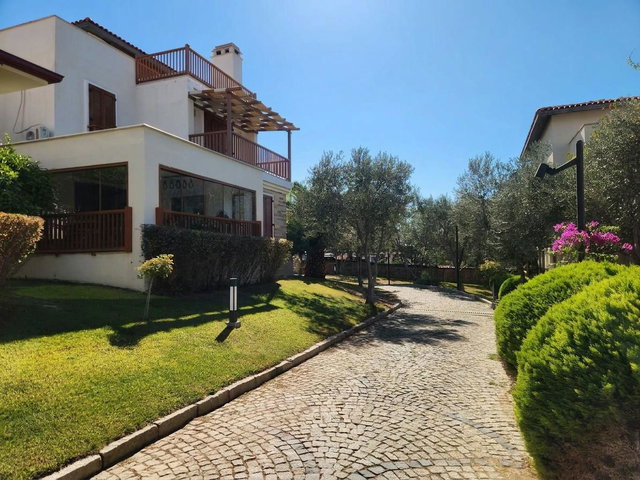 RE/MAX İNCİ'DEN GÖMEÇ KARAĞAÇ'TA SATILIK EŞYALI DENİZ MANZARALI VİLLA
