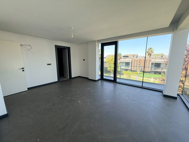 KARTEPE SİERRA VİLLARINDA 4+1 HAVUZLU SATILIK VİLLA