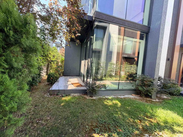 KARTEPE SİERRA VİLLARINDA 4+1 HAVUZLU SATILIK VİLLA