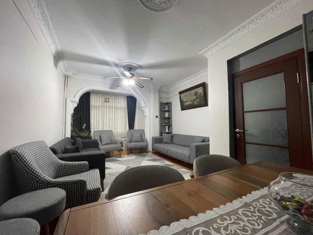ATAKENT'TE ŞEHRIN MERKEZINDE MÜSTAKIL BAHÇELI SATILIK 5+1 VILLA
