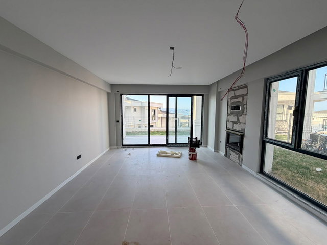 YENİKÖY DE DENİZ VE DOĞA MANZARALI 4+1 MÜSTAKİL SATILIK VİLLA