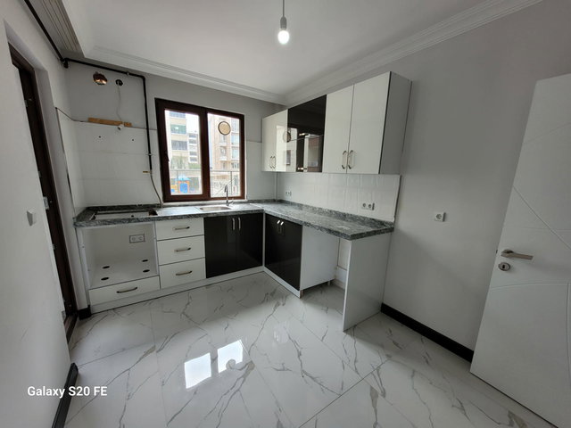 REMAX SEVCAN GÜRLEVİKTEN YENİMAHALLE'DE MUTFAK SALON AYRI KİRALIK 2+1 DAİRE