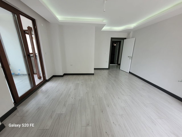 REMAX SEVCAN GÜRLEVİKTEN YENİMAHALLE'DE MUTFAK SALON AYRI KİRALIK 2+1 DAİRE