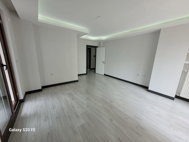 REMAX SEVCAN GÜRLEVİKTEN YENİMAHALLE'DE MUTFAK SALON AYRI KİRALIK 2+1 DAİRE
