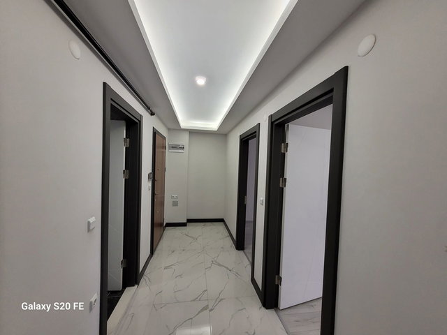 REMAX SEVCAN GÜRLEVİKTEN YENİMAHALLE'DE MUTFAK SALON AYRI KİRALIK 2+1 DAİRE