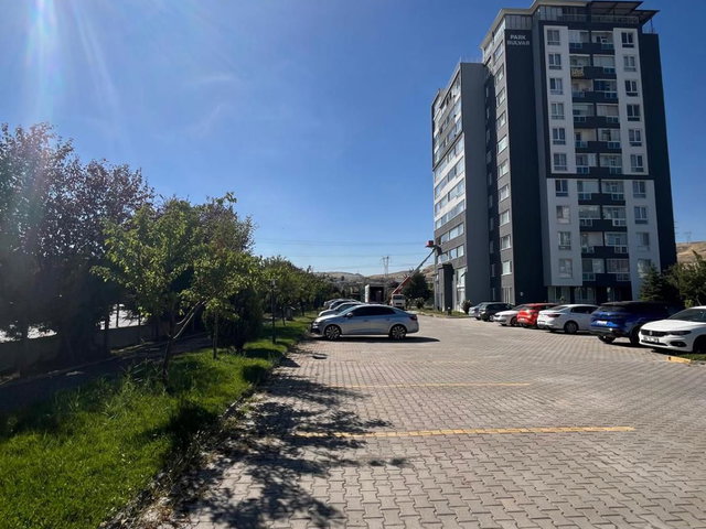 BAĞLICA BULVARI ÜZERİNDE SİTE İÇERİSİNDE KİRALIK 4+1 DAİRE