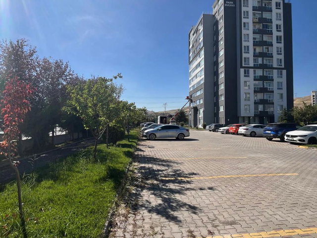 BAĞLICA BULVARI ÜZERİNDE SİTE İÇERİSİNDE KİRALIK 4+1 DAİRE