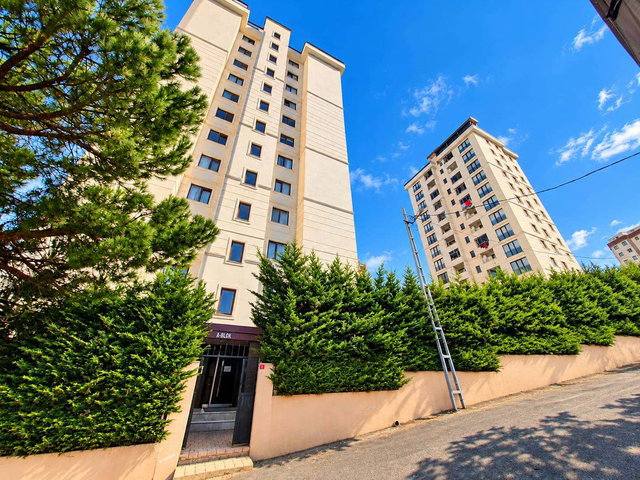 KARTAL YAKACIK GOLD LİFE SİTEİNDE  3+1 |OTOPARK | 3 CEPHELİ | BALKONLU | KREDİYE UYGUN