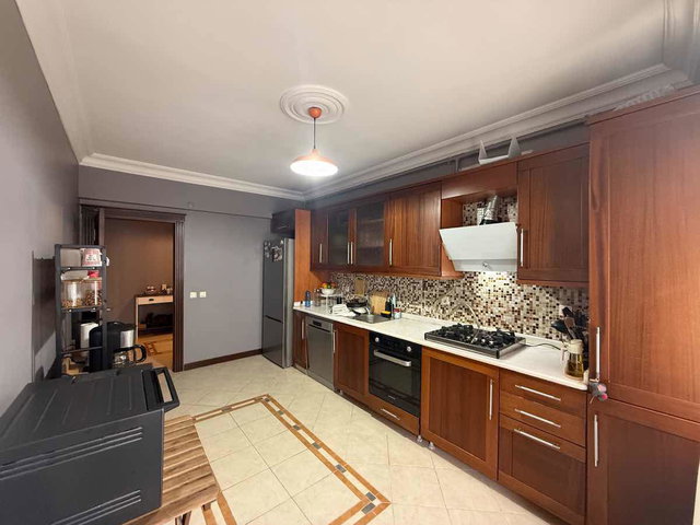 YAŞAM VADISI VE E5 YÜRÜME MESAFESINDE SATILIK 3+1 TEMİZ DAİRE