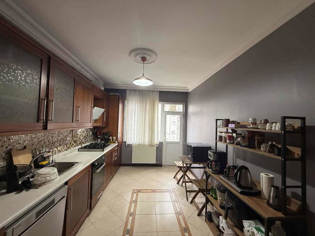 YAŞAM VADISI VE E5 YÜRÜME MESAFESINDE SATILIK 3+1 TEMİZ DAİRE