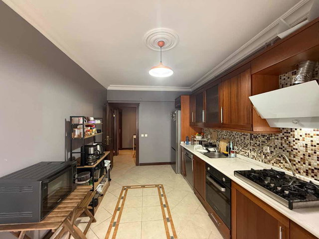 YAŞAM VADISI VE E5 YÜRÜME MESAFESINDE SATILIK 3+1 TEMİZ DAİRE