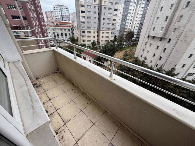 YAŞAM VADISI VE E5 YÜRÜME MESAFESINDE SATILIK 3+1 TEMİZ DAİRE
