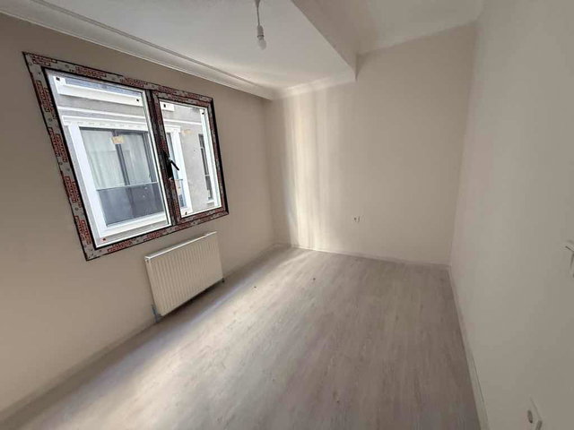 ŞİRİNEVLERDE SIFIR METRO VE METROBÜSE 5 DK. 3+1 KİRALIK