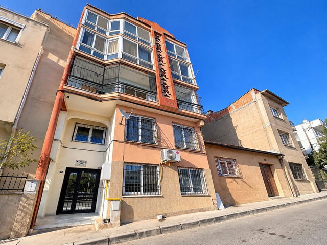 KONAK KEMAL REİS MAHALLESİ’NDE KİRALIK 3+1 DAİRE