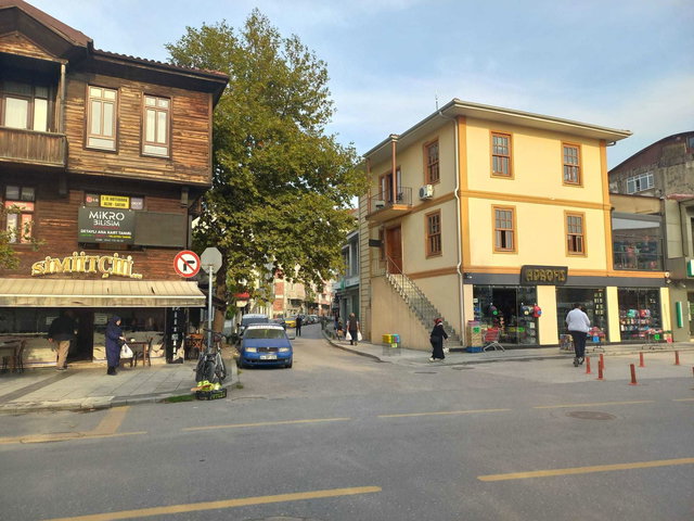REMAX MAVI-ÇARŞI İÇI BÜYÜKŞEHIR YANI BAKIMLI/MASRAFSIZ/İSKANLI