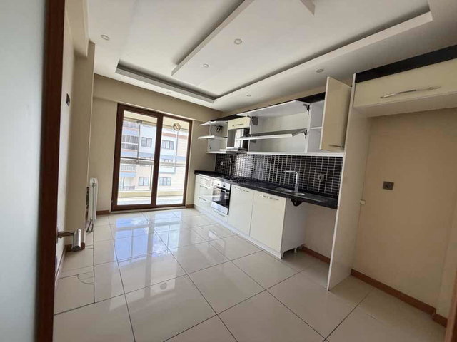 ÇORLU’DA GÜNEY CEPHELİ 3+1 | 140 M² NET | 2 BANYO | BALKONLU | BOŞ & EŞYASIZ