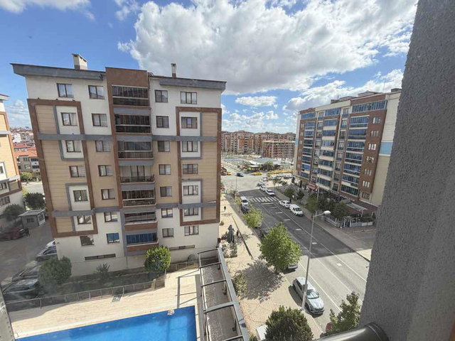 ÇORLU’DA GÜNEY CEPHELİ 3+1 | 140 M² NET | 2 BANYO | BALKONLU | BOŞ & EŞYASIZ