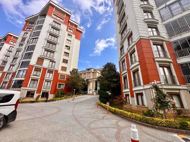 ÜMRANIYE KASRILENA SITESINDE SATILIK 3+1 DAIRE