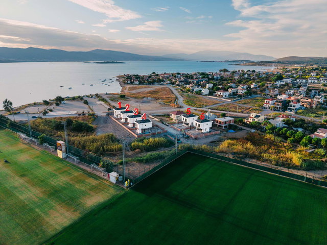 URLA TORASANDA DENİZ KENARINDA MÜSTAKİL 4+1 VİLLA