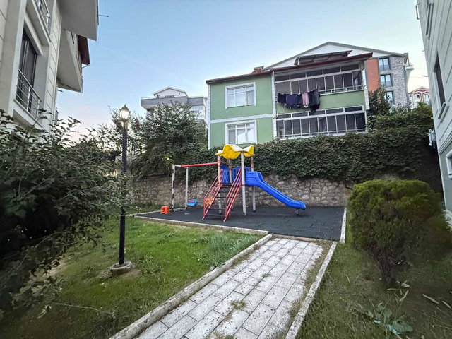 GÖLCÜK TOPÇULAR AZRA 6 SİTESİ’NDE GÜNEY CEPHE, GENİŞ VE FERAH 3+1 ÇATI DUBLEKS