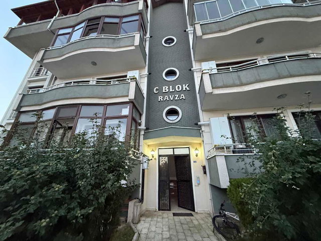 GÖLCÜK TOPÇULAR AZRA 6 SİTESİ’NDE GÜNEY CEPHE, GENİŞ VE FERAH 3+1 ÇATI DUBLEKS