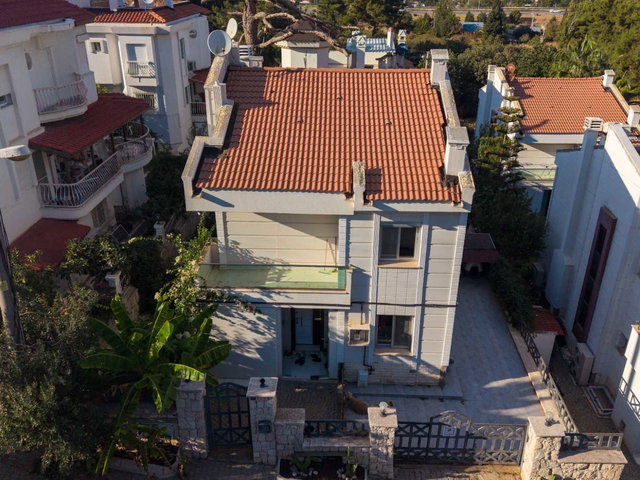 TAM MÜSTAKİL BAHÇELİ GENİŞ KULLANIŞLI VİLLA