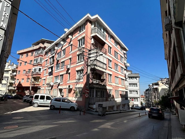 REMAX AREA'DAN ŞEHRİN MERKEZİNDE, HEYKEL'DE,  KIZ LİSESİNE YAKIN KIRALIK 3+1 DAIRE