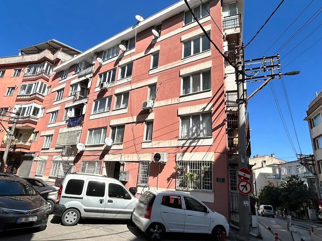 REMAX AREA'DAN ŞEHRİN MERKEZİNDE, HEYKEL'DE,  KIZ LİSESİNE YAKIN KIRALIK 3+1 DAIRE