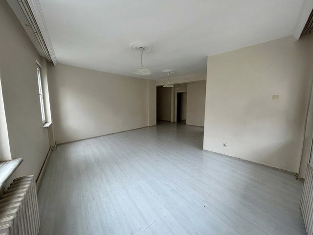 REMAX AREA'DAN ŞEHRİN MERKEZİNDE, HEYKEL'DE,  KIZ LİSESİNE YAKIN KIRALIK 3+1 DAIRE