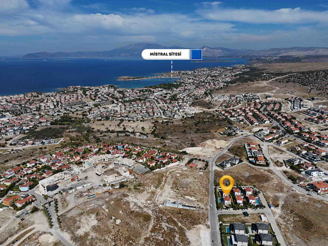ÇEŞME REİSDERE’DE 406 M² ARSADA ÖZEL HAVUZLU 4+1 VİLLA