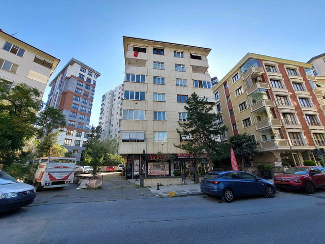 KADIKÖY SAHRAYICEDİT İŞYERINE UYGUN 3+1 GENİŞ GİRİŞ KATI KİRALIK DAİRE