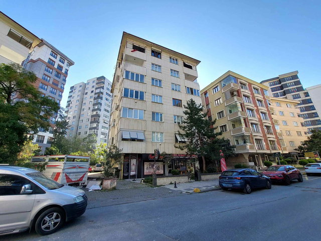 KADIKÖY SAHRAYICEDİT İŞYERINE UYGUN 3+1 GENİŞ GİRİŞ KATI KİRALIK DAİRE