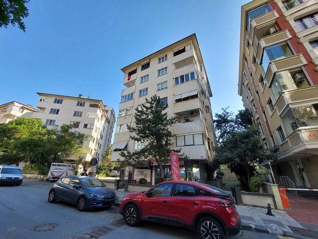 KADIKÖY SAHRAYICEDİT İŞYERINE UYGUN 3+1 GENİŞ GİRİŞ KATI KİRALIK DAİRE