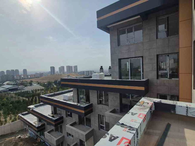 ERYAMAN DA YATAY MIMARI TERASLI LOFT DAIRE