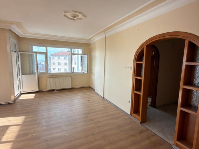 ATAŞEHİR İÇERENKÖY’DE 3+1 7. KAT 120 M2 SATILIK