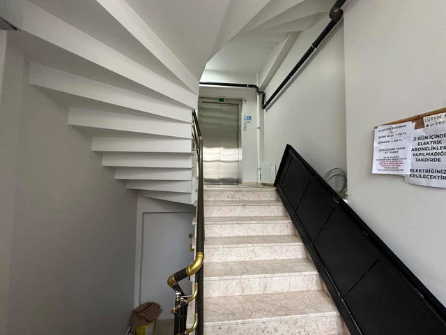 SULTANBEYLİ METRO İSTASYONUNA YAKIN GÜNEY CEPHE GENİŞ 2+1