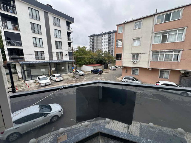 SULTANBEYLİ METRO İSTASYONUNA YAKIN GÜNEY CEPHE GENİŞ 2+1