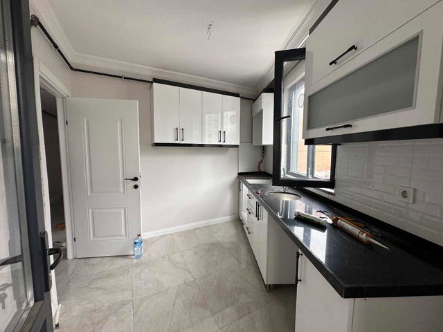 SULTANBEYLİ METRO İSTASYONUNA YAKIN GÜNEY CEPHE GENİŞ 2+1