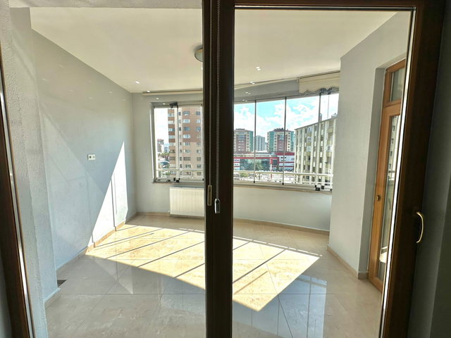 KAYSERİ ERCİYESEVLER’DE 4+1 | 225 M² NET | 3 CEPHELİ | BALKONLU | MERKEZİ ISITMALI KİRALIK DAİRE