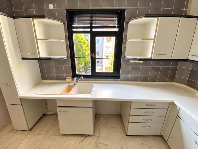 FENERYOLU'NUN KALBİNDE | KATTA TEK 130M² NET FERAH KİRALIK DAİRE
