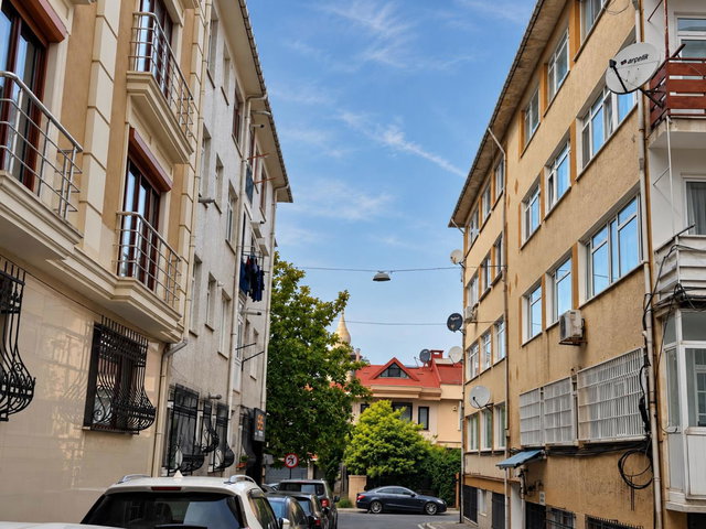 ÜSKÜDAR BAĞLARBAŞI'NDA METROYA 200 M. SATILIK 2+1 DAİRE
