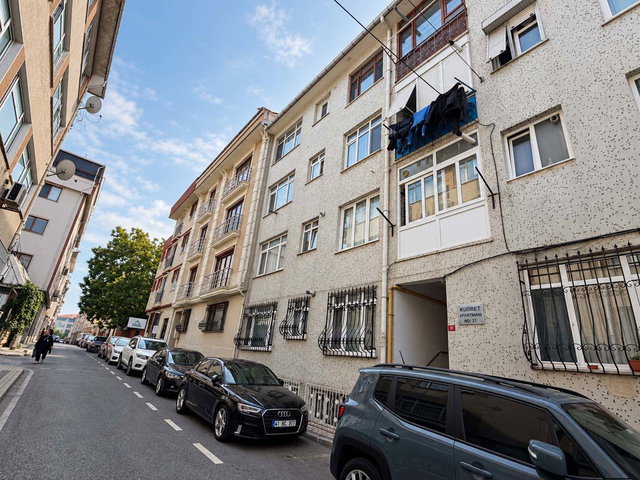 ÜSKÜDAR BAĞLARBAŞI'NDA METROYA 200 M. SATILIK 2+1 DAİRE
