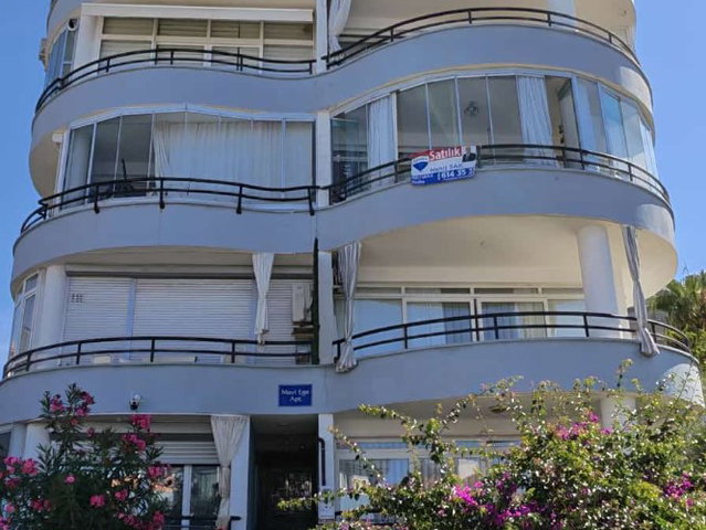 KUŞADASI MARINA BÖLGESINDE ,DENIZ MANZARALI ,DOĞALGAZ KALORIFERLI, ASANSÖRLÜ,BAKIMLI ARAKAT DAIRE